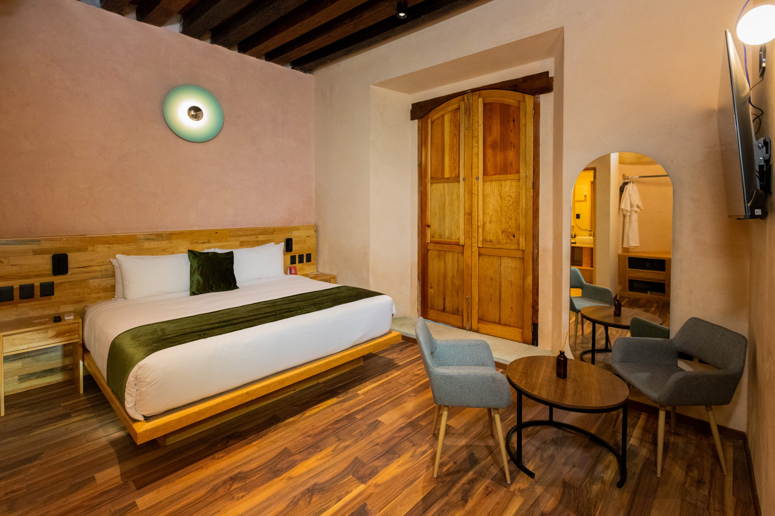 Habitación boutique con cama king en el Centro Histórico de Oaxaca